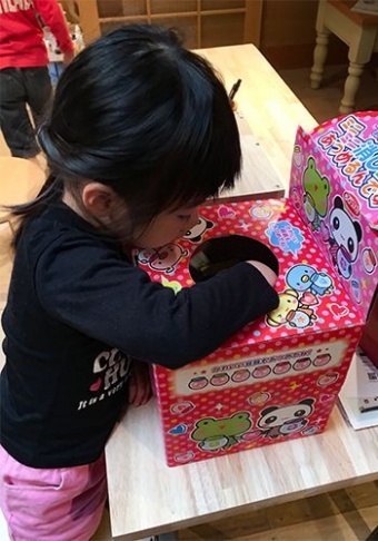 お菓子つかみどり