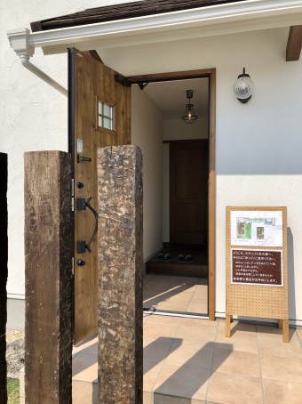 ナチュリエ　モデルハウス　玄関