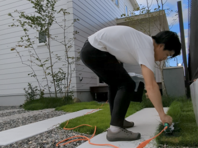 中須賀町モデルハウスの芝刈りをしました