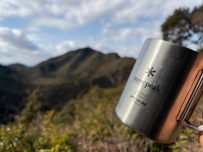 休憩でコーヒーを飲む