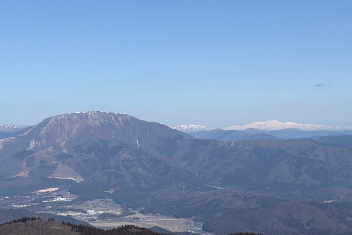 伊吹山と白山