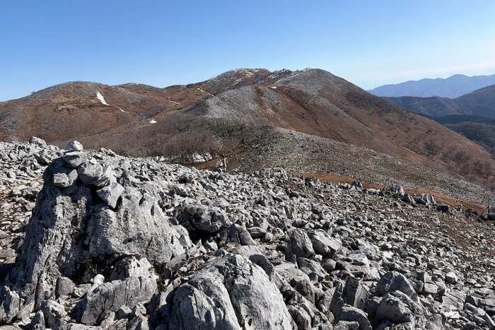 カルスト地形と稜線