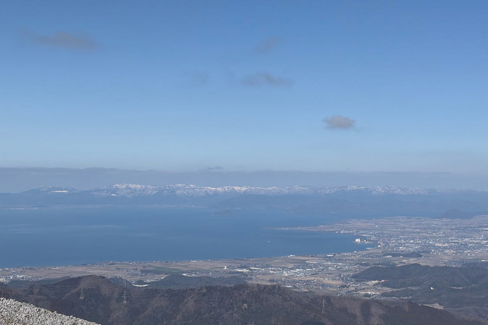 琵琶湖を眺める
