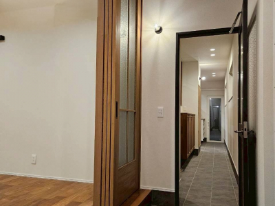 通り土間にわんちゃん。