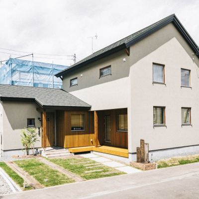 外観,ナチュラル,塗り壁,三角屋根,木の家,札幌,かわいい家