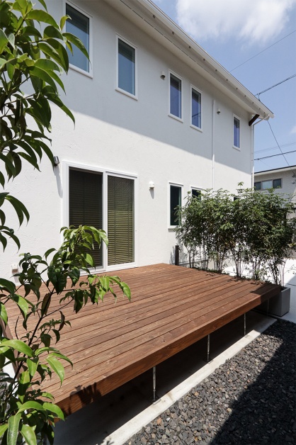 モデルハウスのウッドデッキ