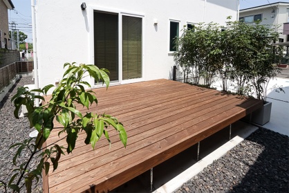 久保見モデルハウスのウッドデッキ