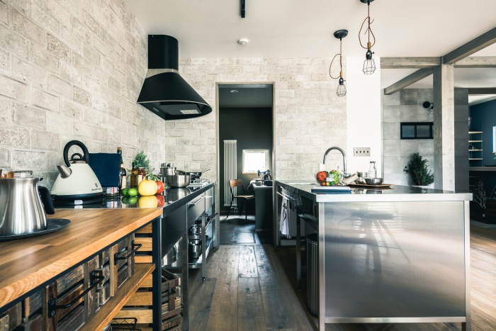 ダークブラウンの床色