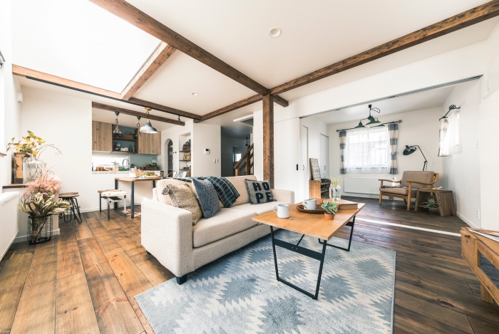 白いソファがある部屋