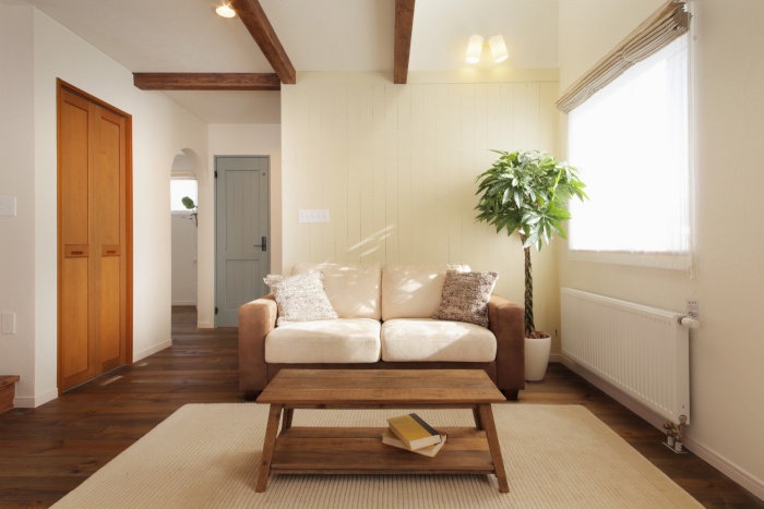 ミディアムブラウンの床色